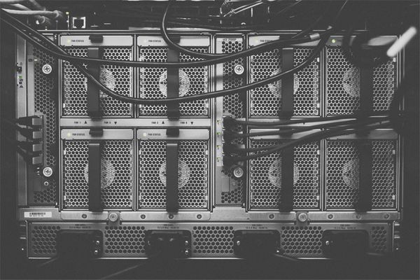 Hetzner Root-Server with dual Hardware RAID-1 and encrypted LVM on Debian 9